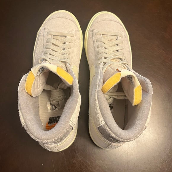 New Nike Blazer Mid 77 Premium Light Gray Sneaker Shoes Size US 7.5 - Picture 9 of 13
